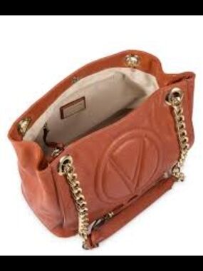 VALENTINO BY MARIO VALENTINO

Verra Signature Leather Shoulder Bag